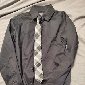 Van Heusen, boys size 8 button down dress short with tie